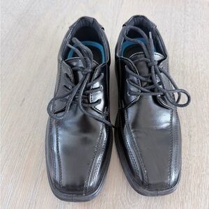 New French Toast Sleek Black Leather Boys Dress Formal Shoes Oxfords size 13
